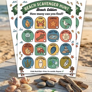 Puede incluir: Una hoja de actividades Beach Scavenger Hunt Beach Edition con diecis&eacute;is elementos ilustrados para encontrar, incluyendo una concha, un cangrejo, una estrella de mar, una gaviota, una medusa, madera flotante, una poza, un d&oacute;lar de arena, una c&aacute;psula de huevo de buccino, un cangrejo ermita&ntilde;o, un mejill&oacute;n, un guijarro, algas, un hueso de sepia, vidrio marino y una pluma.