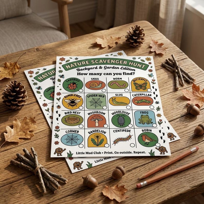 Puede incluir: Una hoja de actividades Nature Scavenger Hunt Backyard & Garden Edition con una cuadr&iacute;cula de ilustraciones que incluye una mariquita, caracol, gusano, mariposa, abejorro, telara&ntilde;a, babosa, oruga, nido, seta, cochinilla, rana, telara&ntilde;a, diente de le&oacute;n, ciempi&eacute;s y petirrojo.