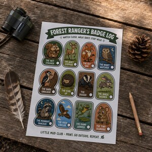 Puede incluir: Una hoja de papel blanca Forest Ranger's Badge Log con doce iconos de animales ilustrados y etiquetas como The Nut Stasher, The Quiet Stepper, The Sly One y The Night Watcher, junto al texto Watch Close. Walk Quiet. Stay Wild.