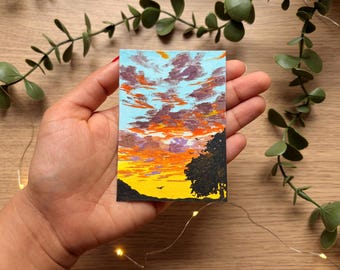 Pintura original en gouache ACEO de cielo al atardecer – Paisaje dramático de nubes, miniarte, obra de arte pintada a mano