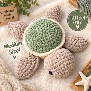Op de afbeelding: Een gehaakte schildpad knuffel met een saliegroen schild en lichtbeige kop en flippers. De tekst op de afbeelding luidt "Handmade With Love", "PATTERN ONLY" en "Medium Size!". De schildpad heeft zwarte ogen en een zachte, getextureerde afwerking.