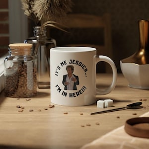 It's Me Jessica I'm In Here Mug, The Hot Chick Movie Quote Coffee Mug, Funny 2000s Comedy Meme Cup, Retro Film Fan Gift, Cult Comedy Mug