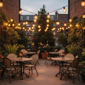 Puede incluir: Un letrero de madera rústica con el texto "Welcome to our home" en letras blancas. El letrero presenta un acabado envejecido y un diseño simple y acogedor, perfecto para un porche o entrada.
