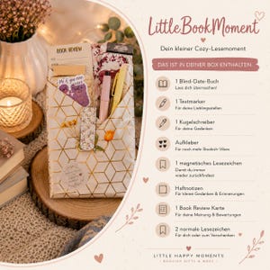 Könnte beinhalten: Ein Geschenkpaket in weißem Papier mit goldenem geometrischen Muster, das ein Buch, einen Textmarker, einen Kugelschreiber, Aufkleber, ein magnetisches Lesezeichen, Haftnotizen, eine Buch-Review-Karte und zwei Lesezeichen enthält, mit Text.