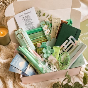 Geschenk für Freundin, liebevoll ausgewählte Produkte, Geschenkbox für Frauen, Selfcare Box, Bookish Bundle, Care Paket, Geschenkidee