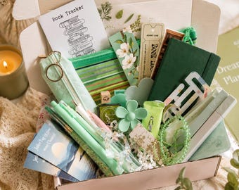 Geschenkbox für Freundin, 23+ liebevoll ausgewählte Produkte, Geschenk für Frauen, Selfcare Box, Bookish Bundle, Care Paket, Geschenkidee