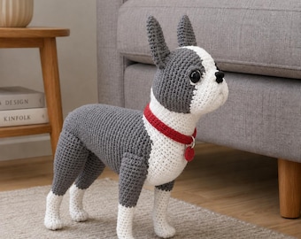 Schema per realizzare un amigurumi all'uncinetto di un Boston Terrier grigio.