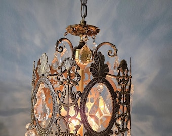 Lampe à suspension vintage Hollywood Regency Crystal Lantern Lustre en laiton, France