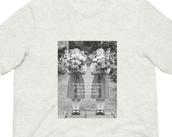 Camiseta con retrato monocromático y garabatos florales, camiseta gráfica de técnica mixta de vanguardia, tops unisex minimalistas.