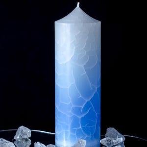 NORE CALM Kerze Blau Weiß | Handgemachte Kerze mit Farbverlauf | Minimalistische Deko | Moderne Skulptur Kerze | Crystal | Sphere | Pillar