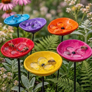 Pollinator Water Stakes, Bee Butterfly Hummingbird Drinking Station, Rust-Proof Outdoor Garden Decor for Wildlife Yard