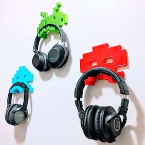Retro Pixel Alien Headphone Wall Mount, 3D Printed Gaming Headset Holder, Space Invader Style, Gamer Room Decor, Wall Hook Stand