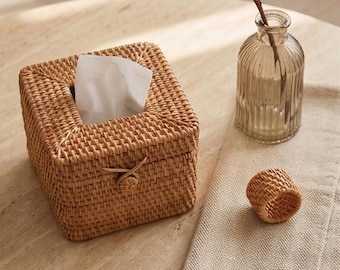 Zestaw: ręcznie tkany pokrowiec na chusteczki i serwetnik z rattanu, pleciony pokrowiec na chusteczki w stylu boho, kwadratowy organizer na papier w stylu vintage do salonu i kuchni