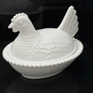 7 Inch Vintage Milk Glass Hen on Nest Collectible Dish Farmhouse Kitchen Decor Organizer image 3