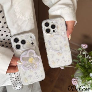 Puede incluir: Un letrero de madera rústica con el texto "Welcome to our home" en letras blancas. El letrero presenta un acabado envejecido y un diseño simple y acogedor, perfecto para la decoración de la entrada.