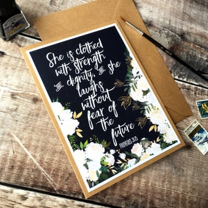Tarjeta de verso de la Biblia, Proverbios 31, Ella está vestida con fuerza y dignidad, tarjeta cristiana, alentador, tarjeta de notas de las Escrituras, verso bíblico, mujeres