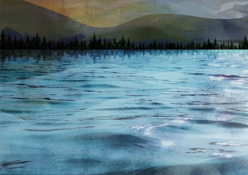 Puede incluir: Pintura abstracta de paisaje que presenta un lago sereno que refleja la silueta de un bosque y monta&ntilde;as. El agua es una mezcla de azules con sutiles reflejos, y el cielo transita de dorado a azul.