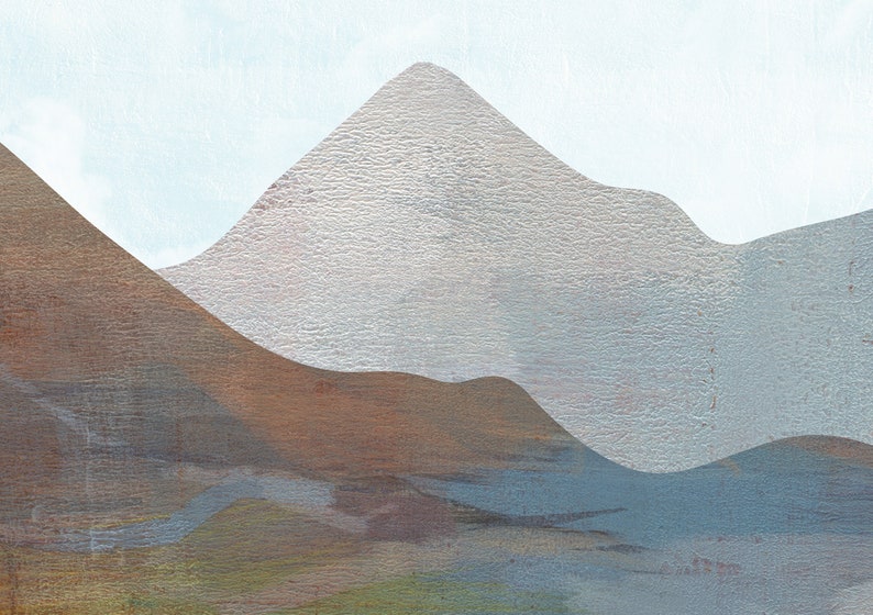 Puede incluir: Impresi&oacute;n art&iacute;stica de paisaje abstracto con siluetas de monta&ntilde;as superpuestas en tonos marr&oacute;n, gris y azul sobre un cielo azul claro. La obra de arte texturizada evoca profundidad y tranquilidad, ideal para la decoraci&oacute;n del hogar.