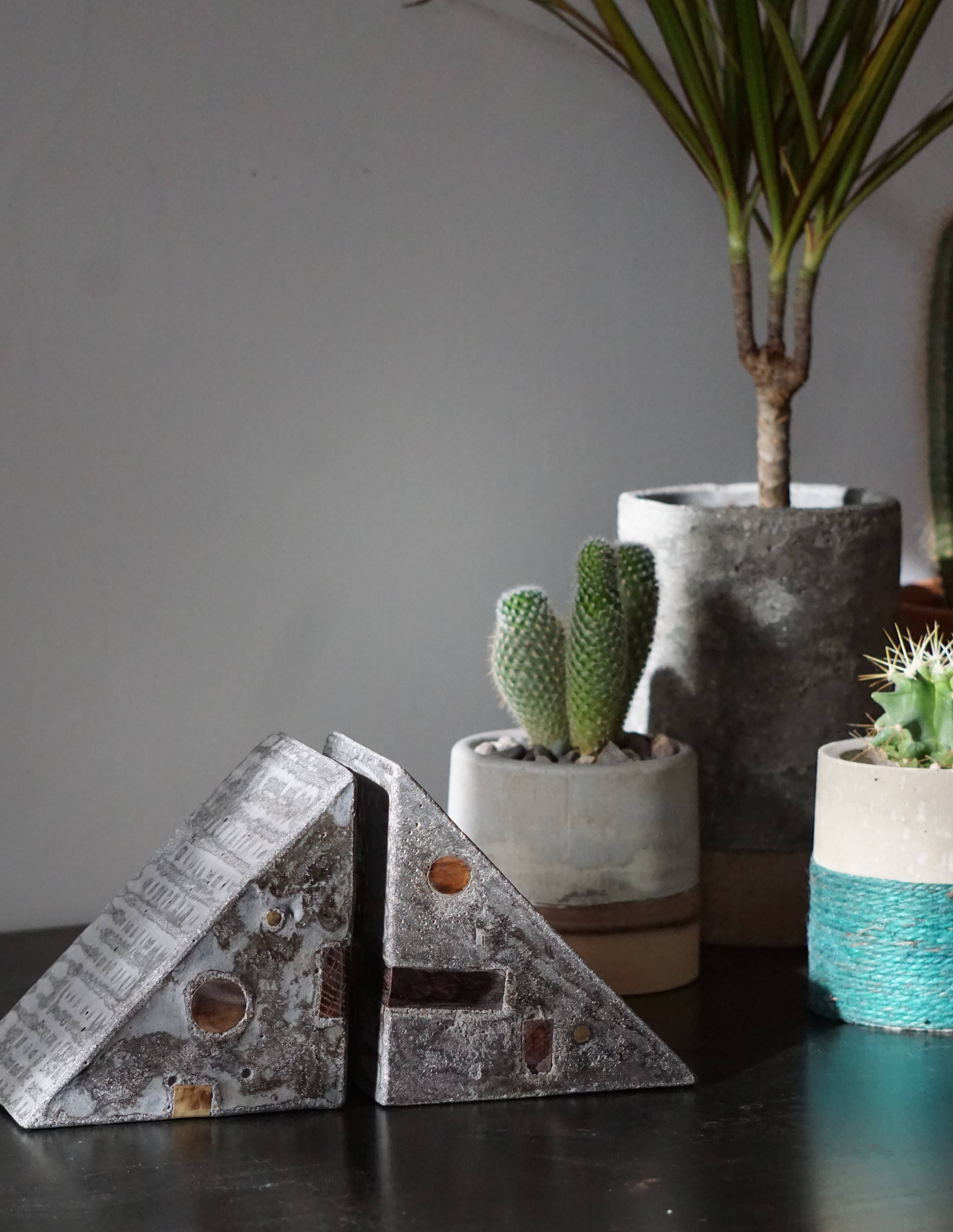 Concrete Bookends/ Book holders / sculptural bookends / triangular book