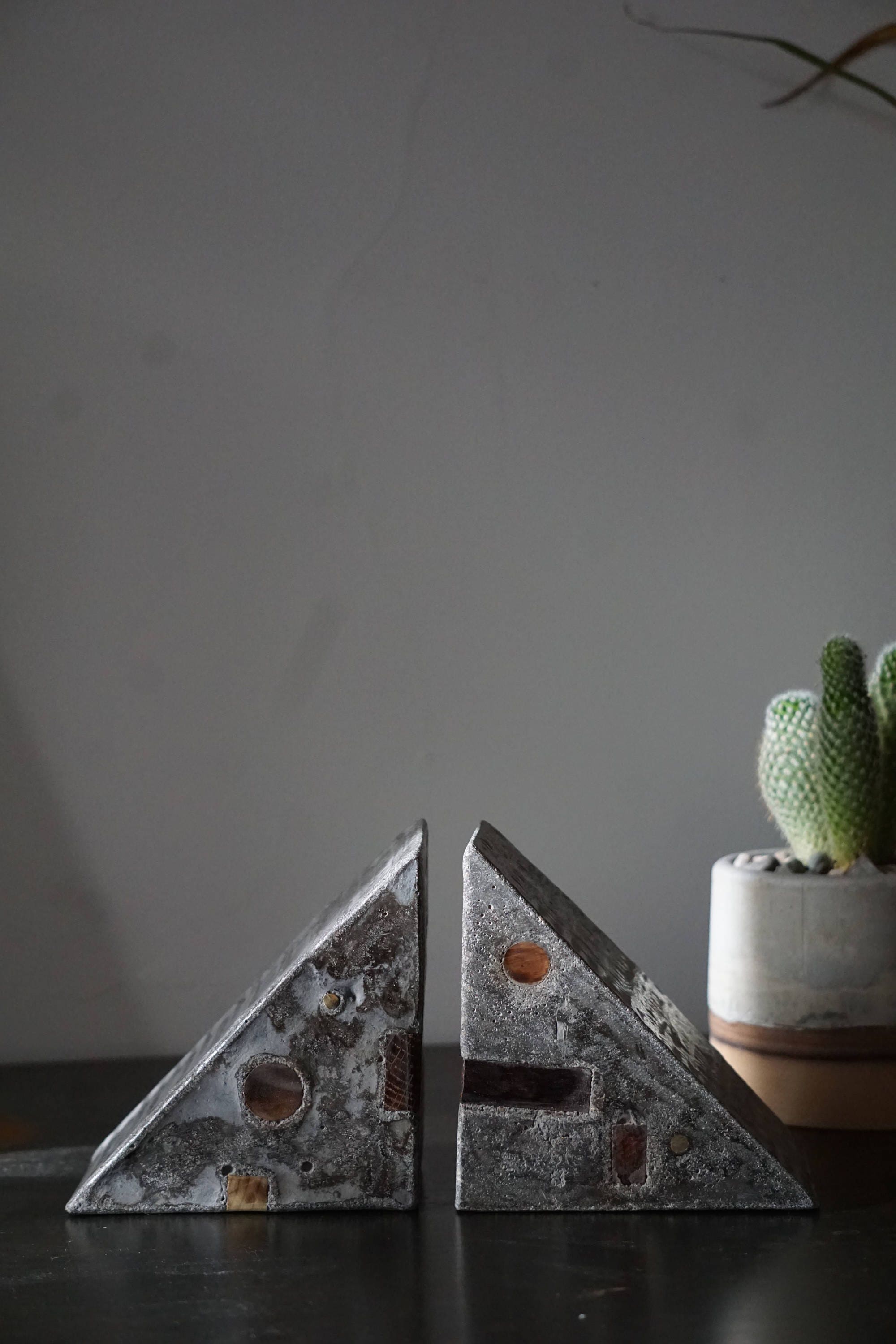 Concrete Bookends/ Book holders / sculptural bookends / triangular book