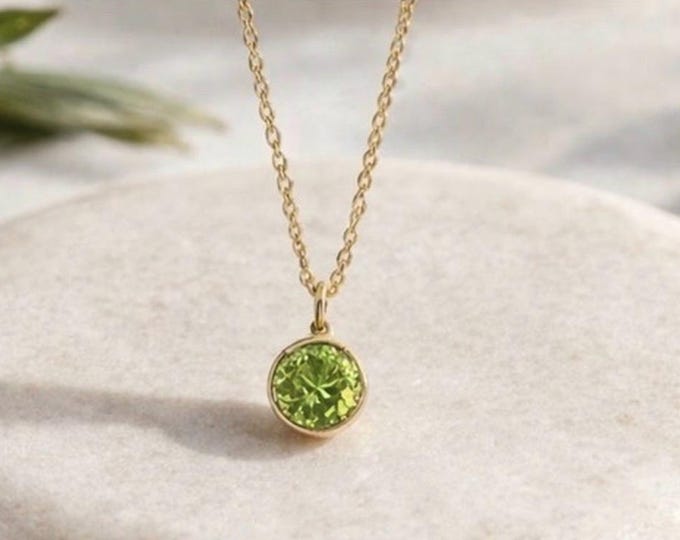 Peridot necklace in silver with gold plating, minimalist peridot stone pendant, delicate jewelry, gift for women