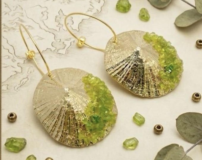 Handmade and original earring in silver with gold plating and olivine-peridot stone - Handmade jewelry, elegant gift for women.