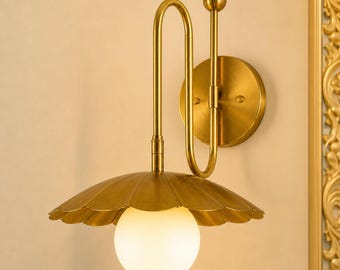 Aplique de pared elegante en color dorado / Lámpara de latón de estilo moderno de mediados de siglo / Lámpara de mesilla de noche / Lámpara de baño