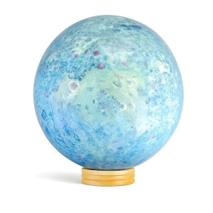 Esfera de rubí fuchsita con inclusión de apatita azul, rubí cianita: cristal pulido de 8 pulgadas.