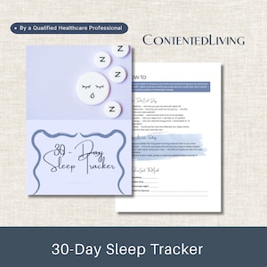 Op de afbeelding: Een 30-dagen slaaptracker-document met een lichtpaarse omslag, een icoon van een slapend gezicht en Z-symbolen. De binnenpagina bevat instructietekst, een logboek en slaapdoelen. De merknaam ContentedLiving is duidelijk zichtbaar.