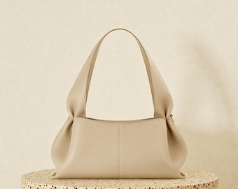 Echtleder Umhängetasche Wolke – Minimalistische Handtasche für jeden Tag