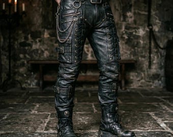 Pantalones de cuero negro para hombre hechos a mano, estilo gótico motero con cordones, pantalones cargo, pantalones de moto punk, pantalones de cuero con hebilla y cadena, ajuste personalizado.