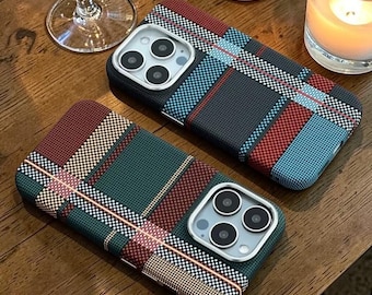 Custodia magnetica per iPhone con totem geometrico retrò, protezione per l'obiettivo in lega, custodia rigida per iPhone con ricarica wireless.