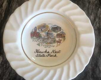 Cenicero antiguo del estado de Virginia Occidental, recuerdo del Parque Estatal Hawks Nest. Lugares emblemáticos.