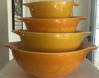 Vintage Pyrex Citrus Daisy Complete Mixing Bowl Set - 401, 402