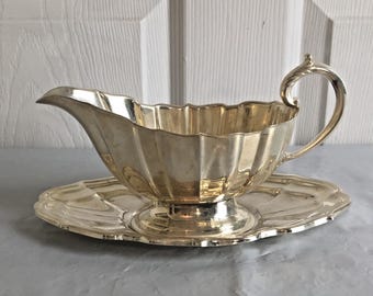 Salsera y plato base vintage de Reed & Barton con diseño Chippendale. Etiqueta original.