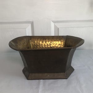 Vtg Hammered metal Brass planter box Jardiniere MCM Boho decor Hollywood Regency