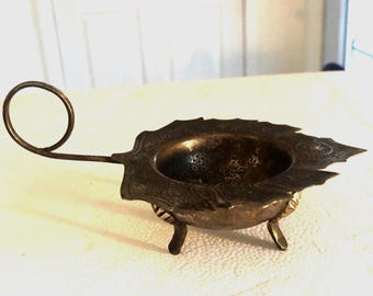 Vintage verzilverde theezeefje 2-delig esdoornblad op voet Gegraveerd