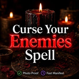 Könnte beinhalten: Eine schwarze Stumpenkerze mit roten Wachstropfen und brennender Flamme, versehen mit dem weiß-roten Text Curse Your Enemies Spell. Unter dem Text befinden sich zwei kleine Symbole mit den Beschriftungen Photo Proof und Fast Manifest.