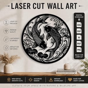 Può includere: Opera d'arte da parete nera tagliata al laser con due pesci koi in un design circolare con ninfee e motivi a spirale. Il testo "LASER CUT WALL ART" è in alto. L'arte è descritta come leggera, resistente e pronta per il taglio laser.
