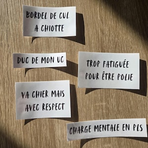 Könnte beinhalten: Ein handgefertigtes Holzschneidebrett mit natürlichem Finish. Das rechteckige Brett hat eine Saftrille und einen Griff. Abmessungen ca. 45,7 cm lang, 30,5 cm breit und 1,9 cm dick.