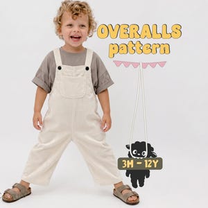 Peut inclure: Une salopette en velours côtelé crème portée sur un t-shirt gris à manches courtes et des sandales marron. L'image comprend le texte OVERALLS pattern, un graphique de guirlande rose et une illustration de mouton noir avec le texte 3M - 12Y.