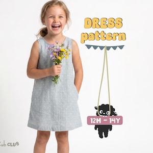 Może przedstawiać: Jasnoszara sukienka bez rękawów z subtelnym wzorem w białe kropki. Tekst DRESS pattern pojawia się na żółto, a grafika czarnej owcy na huśtawce wyświetla tekst 12M - 14Y. Widoczna jest nazwa marki Cub CLUB.