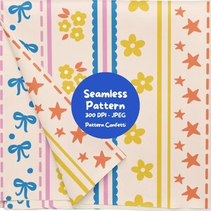Pode incluir: Um padrão sem costuras com riscas verticais de laços azuis, flores amarelas e estrelas cor de laranja sobre um fundo creme claro. Um círculo azul contém o texto branco: Seamless Pattern, 300 DPI - JPEG, Pattern Confetti.