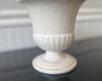 Maceta de vidrio blanco lechoso