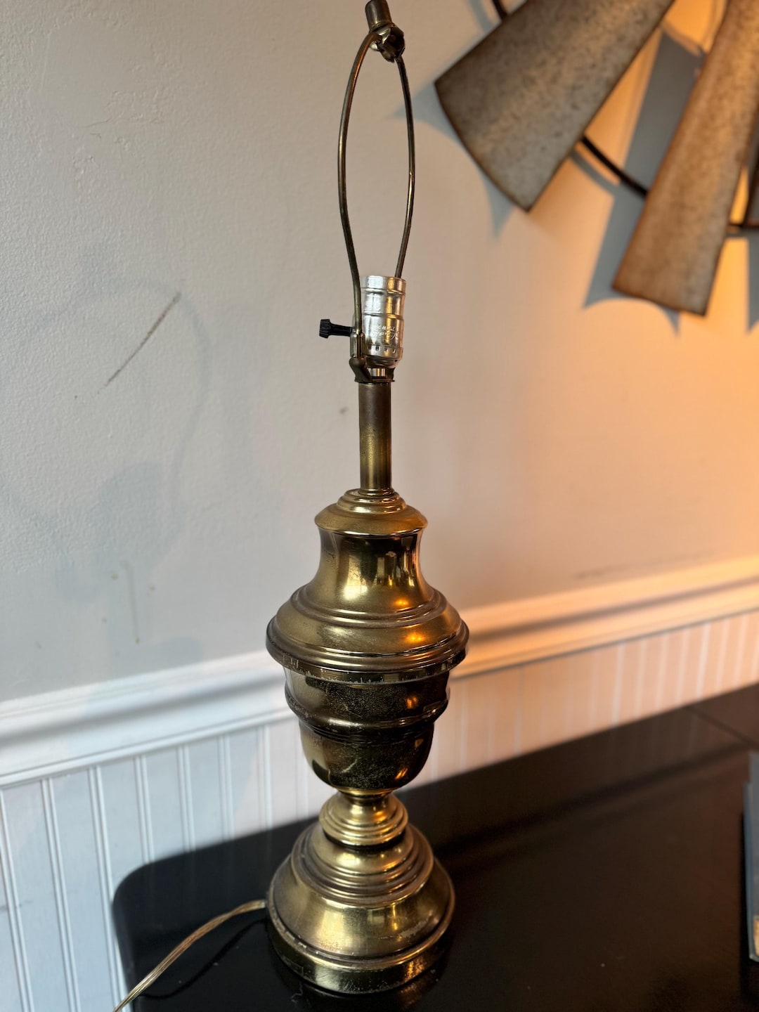 Hollywood Regency Brass Lampnull