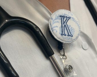 Portabadge intercambiabile personalizzato / Portabadge con monogramma ricamato / Portabadge personalizzato per infermieri / Portabadge con iniziale
