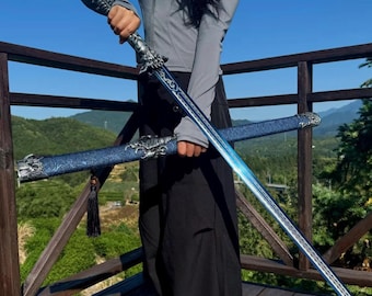Espada Han Jian forjada a mano, acero al carbono 1095, hoja tallada con dragón, vaina de madera y cuero.