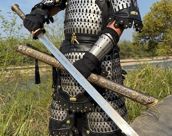 Espada de espiga forjada a mano, hoja de acero al carbono con grabado de dragón, vaina de aluminio.