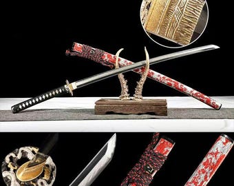 Katana samurái T10 templada en arcilla, espada japonesa forjada a mano de 66 cm (26 pulgadas), tsuba de dragón, saya con lámina de oro.