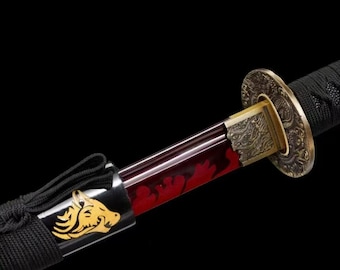 Katana, espada decorativa de colección, forjada en acero de alto carbono, hoja con diseño de llama roja, vaina de madera tallada.
